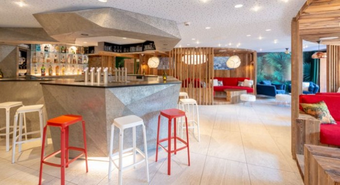 Hotel L'Eterlou, Meribel ski chalet, image 7